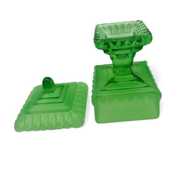 Green Glass Covered Square Pedestal CANDY DISH Vintage - Picture 9 of 10